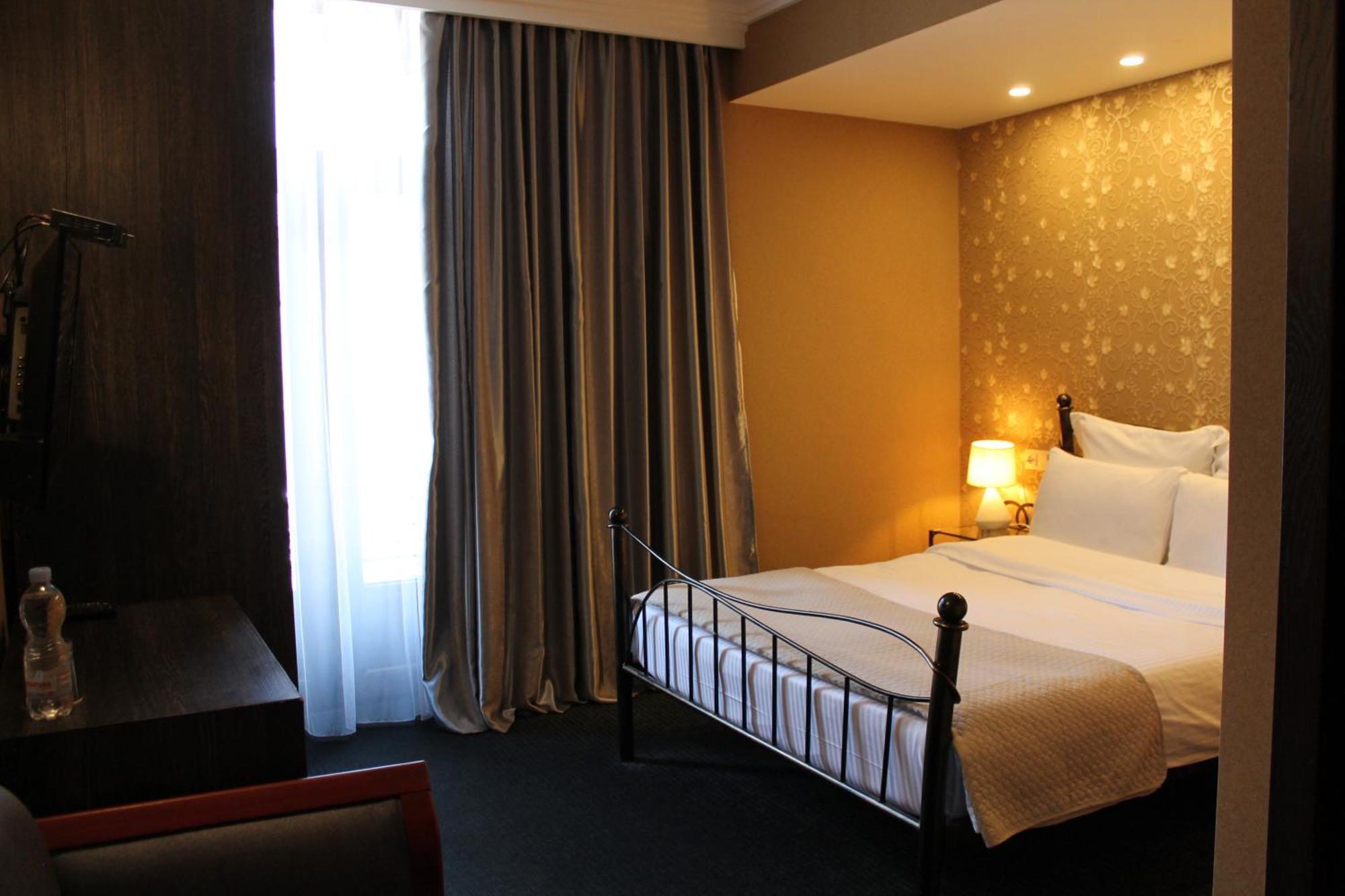 Redline Hotel Tiflis Exterior foto